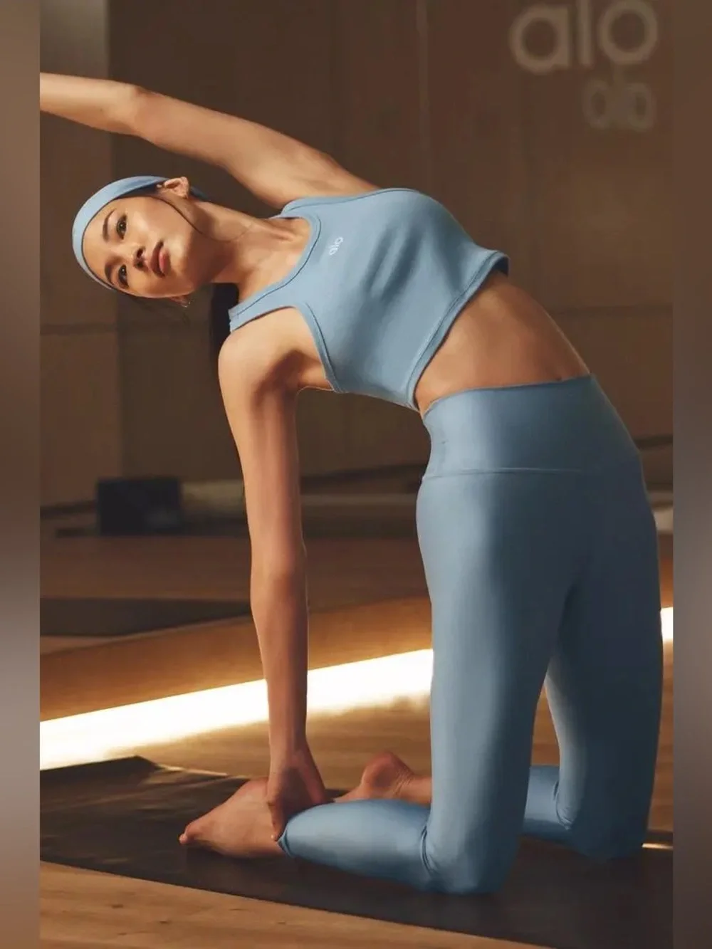 Alo Yoga 7/8 High-Waist Airlift Legging - Celestial Blue, Size medium